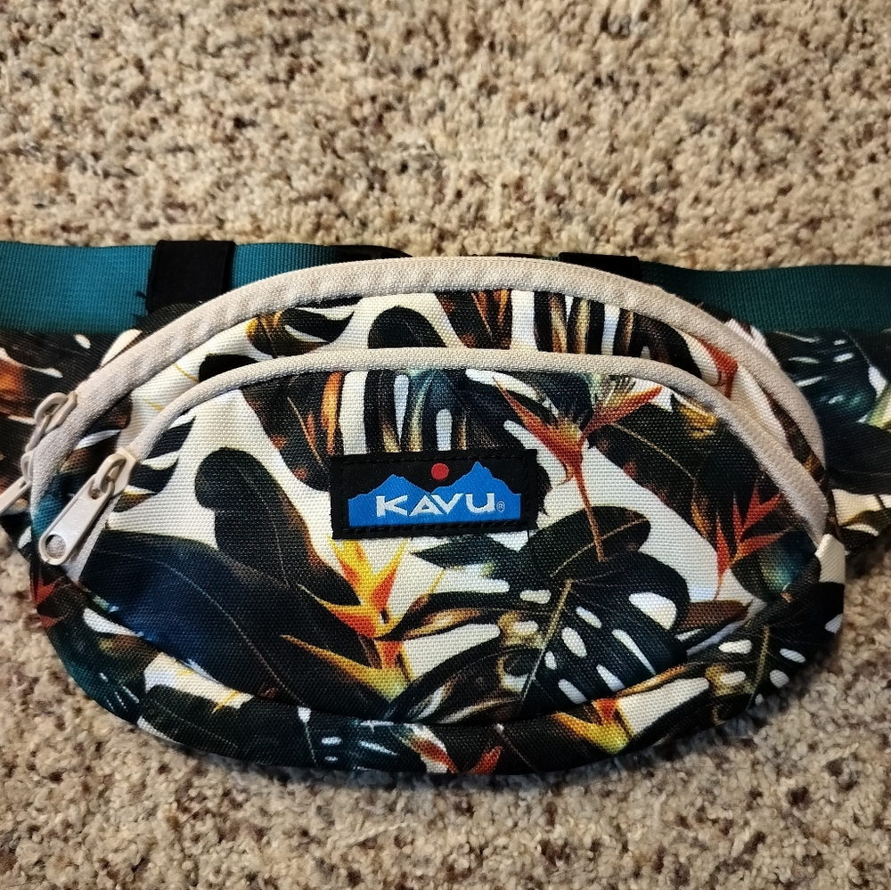 Kavu Spectator Belt Bag - Monstera Print